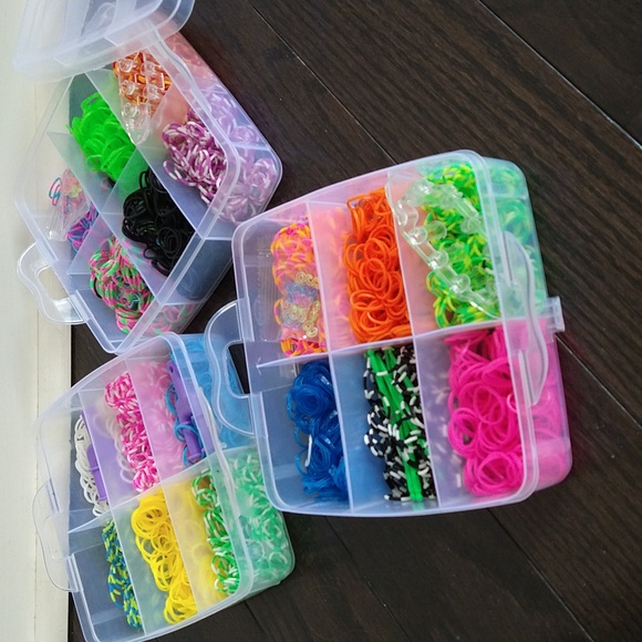 Rainbow Loom kit and bonus bands in container - Picture 2 of 7